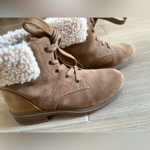 Harrison UGG boots. Size 7.5 in great condition.